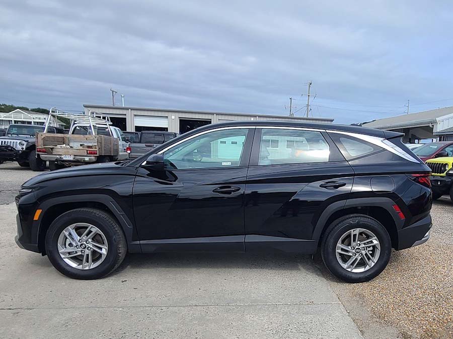 2025 Black Hyundai Tucson.
